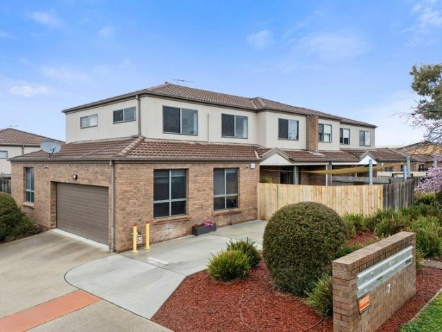 Spacious Townhouse Living in a Convenient Queanbeyan Location