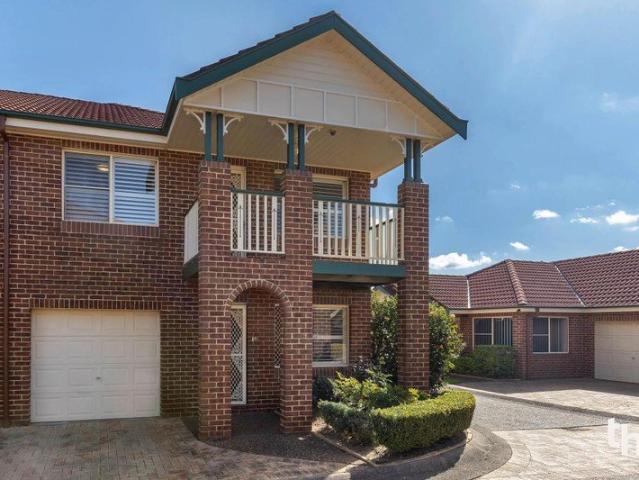 Spacious Townhouse Living in a Sought After Hamilton Location