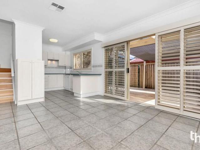 Spacious Townhouse Living in a Sought After Hamilton Location