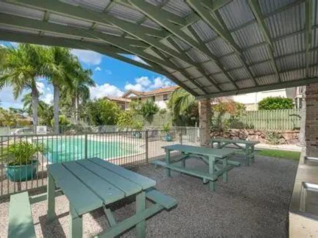 SPACIOUS TOWNHOUSE LIVING IN A PRIME MUDGEERABA LOCATION