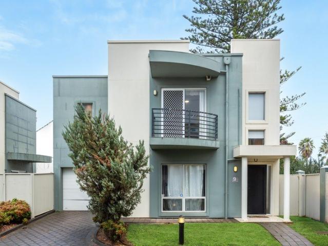 Spacious Townhouse Living in Plympton