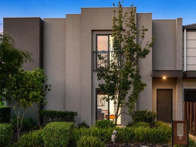 Spacious Townhouse Living in the Heart of Point Cook