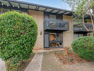 Spacious Townhouse Living in Top Location!