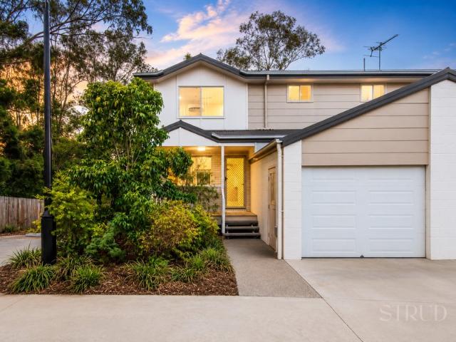 Spacious Townhouse Living with Two Outdoor Entertaining Areas