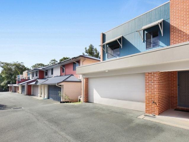 Spacious Townhouse + Study Nook + Pool + Gated Complex