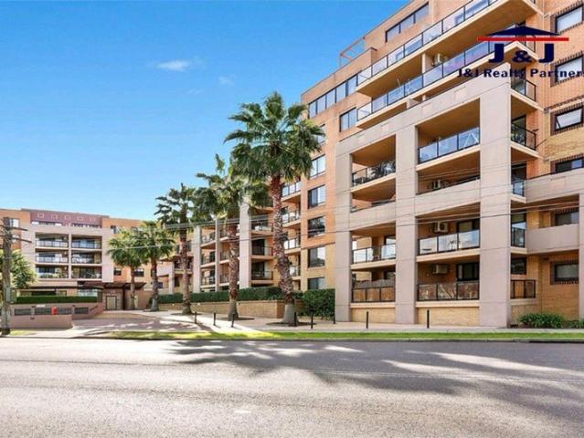 Spacious townhouse Style 3bed A.P.T for rent