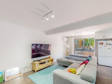 Spacious Townhouse Prime Location!