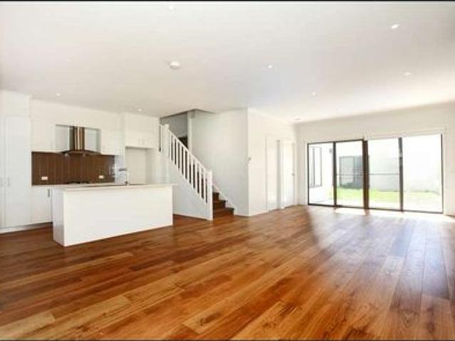 Spacious Townhouse Prime Location