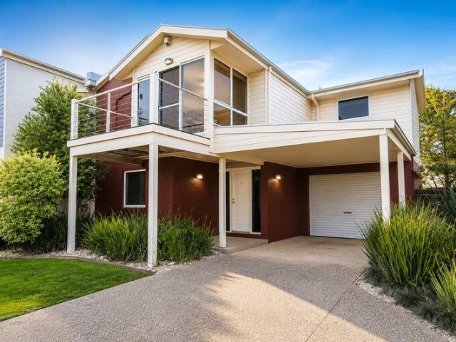SPACIOUS TOWNHOUSE WITH VIEWS!