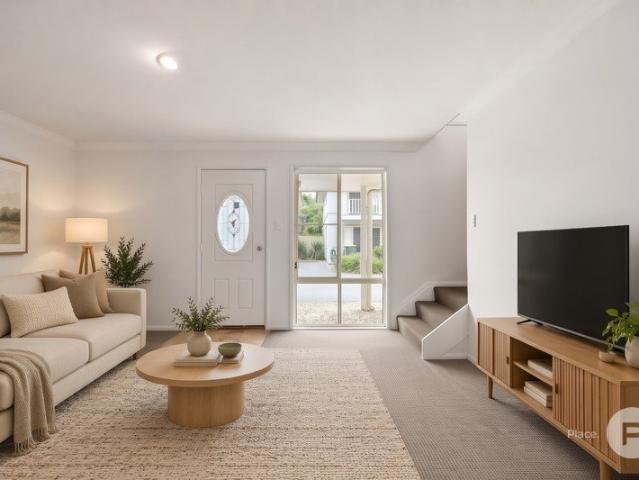 Spacious Townhouse with a Private Backyard