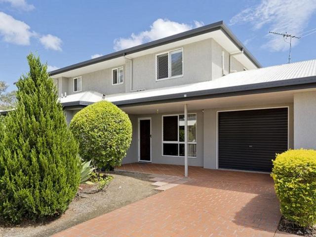 Spacious townhouse with Bedroom and Bathroom on ground floor