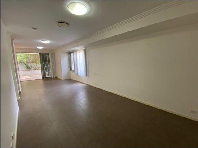 Spacious Townhouse with Ducted Air Conditioning