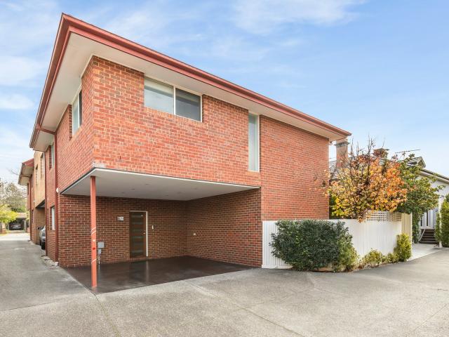 Spacious Townhouse with Exceptional Lifestyle Appeal