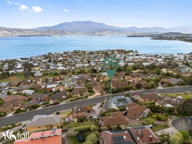 Spacious Townhouse with Fabulous Views
