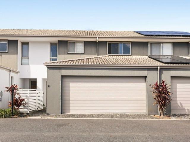 Spacious townhouse with lifestyle appeal