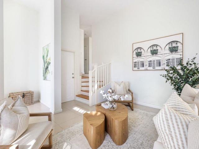 Modern Townhouse Offering 5.5%+ Yield Potential