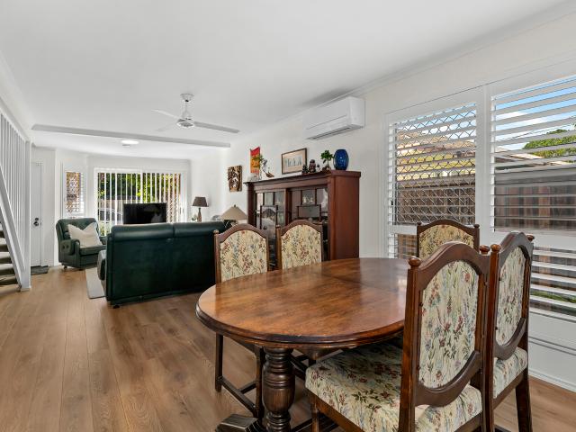 Spacious Townhouse with MASSIVE Courtyard in Aspley!