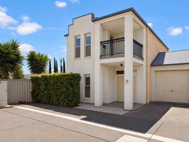 Spacious townhouse with outstanding outdoor entertaining