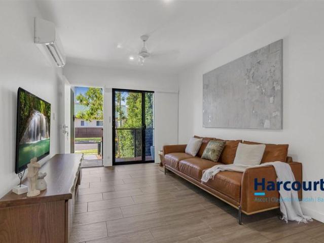 Spacious Townhouse with Parkland Outlook in Boondall