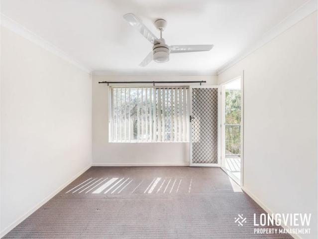 Spacious Townhouse with Private Courtyard!