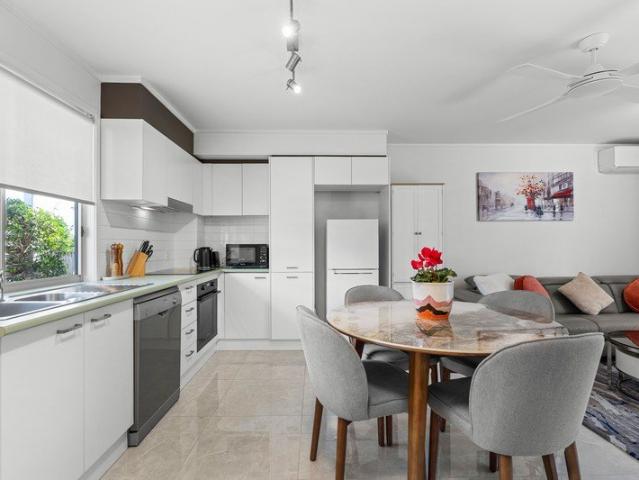 Spacious Townhouse with Private Courtyard & Versatile Loft Retreat