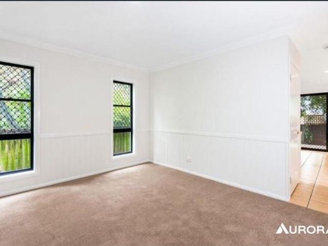 Spacious Townhouse with Private Courtyard in Convenient Morningside Location