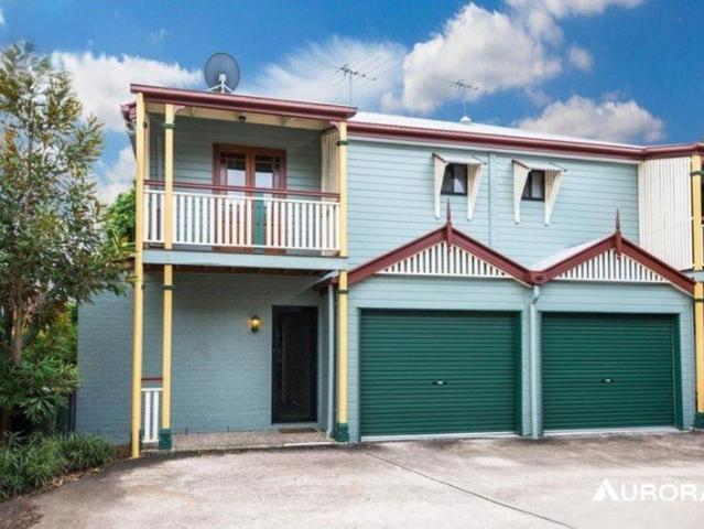 Spacious Townhouse with Private Courtyard in Convenient Morningside Location