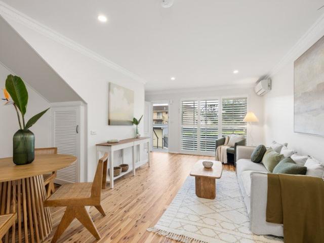 Spacious Townhouse with Private Courtyard Moments from Dee Why Beach