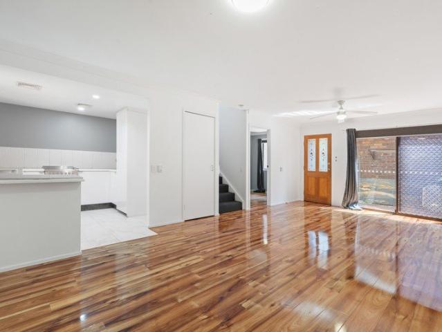 Spacious Townhouse with Solar and Battery