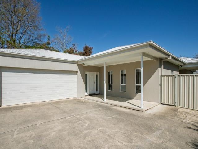 Spacious Townhouse Within Minutes To Central Albury