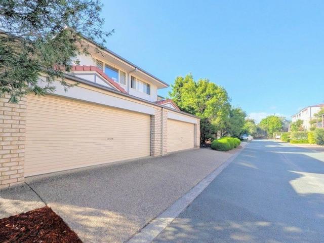 Spacious Townhome in a Prime Lifestyle Location