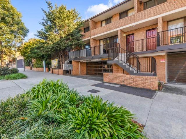 Spacious, Tranquil Dual Level Townhouse In Original Condition