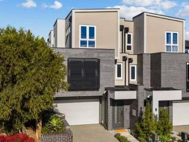 Spacious Tri Level Home with Dual Kitchens in Serpell School Zone in Templestowe