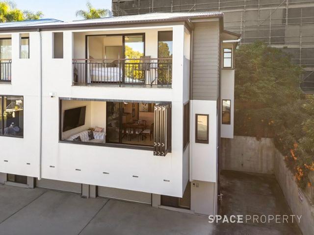 Spacious Tri Level Townhouse with City Views in a Prime Lutwyche Location