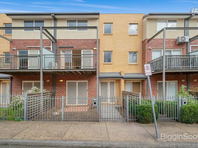 Spacious Triple Storey Living in the Prestigious Waterford Green Estate