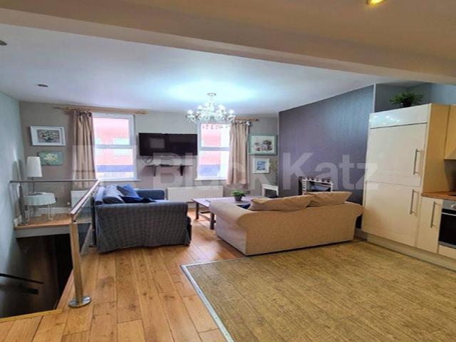 Spacious two bed mins to Camden Tube, Market and Regents Park