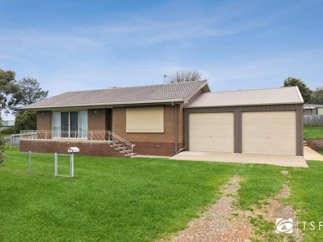Spacious Two Bedrooom Home!