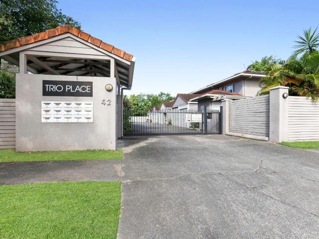 Spacious two bedroom townhouse in convenient Manoora location