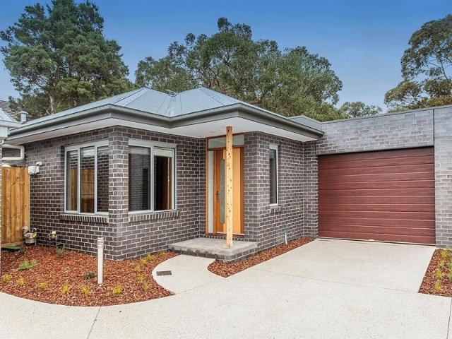 Spacious Two Bedroom Townhouse minutes to Vermont Primary