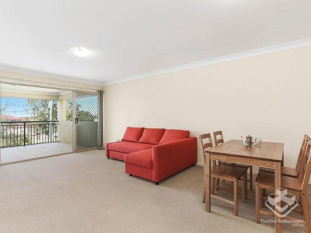 Spacious Two Bedroom Two Bathroom Apartment Walking to Westfield