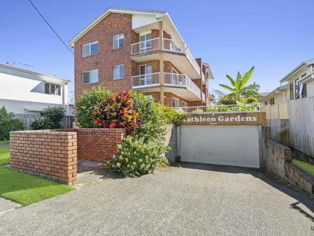 SPACIOUS TWO BEDROOM UNFURNISHED BEACHSIDE UNIT