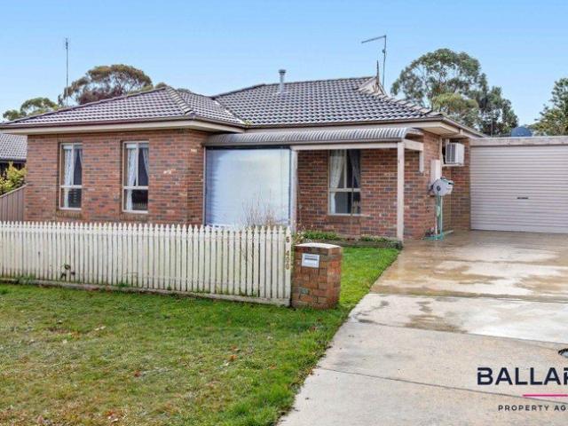 Spacious Two Bedroom Unit Nestled in the Heart of Beautiful Buninyong