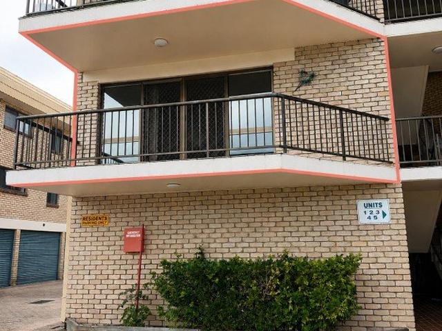 Spacious Two Bedroom Unit Close to the Waterfront
