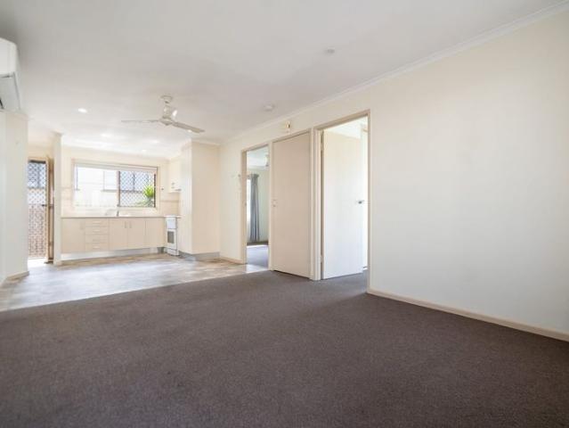 Spacious Two Bedroom Unit Close to the Base Hospital!