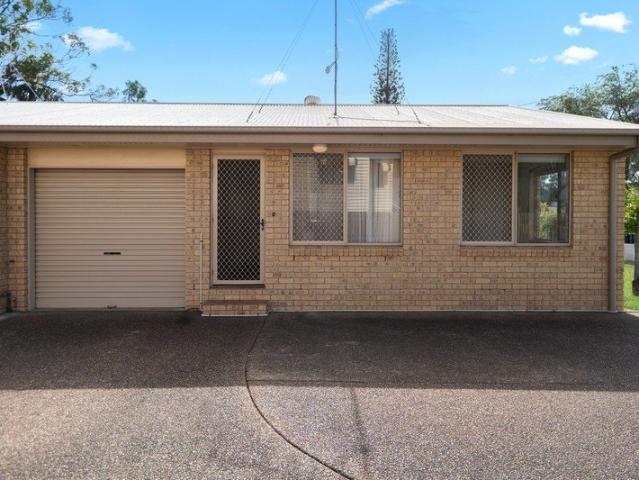 Spacious Two Bedroom Unit Close to the Base Hospital!