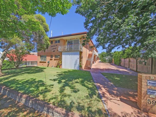 Spacious Two Bedroom Unit in a Convenient Greenslopes Location