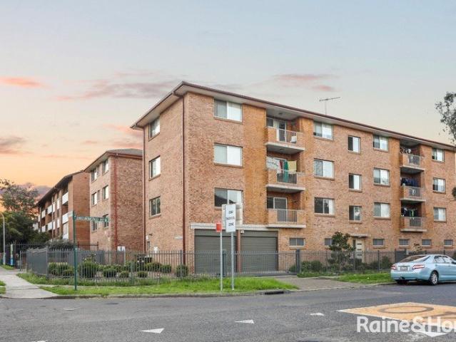 Spacious Two Bedroom Unit in a Convenient Liverpool Location