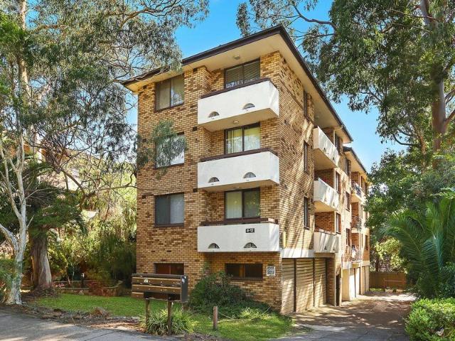 Spacious Two Bedroom Unit in a Prime Hurstville Location