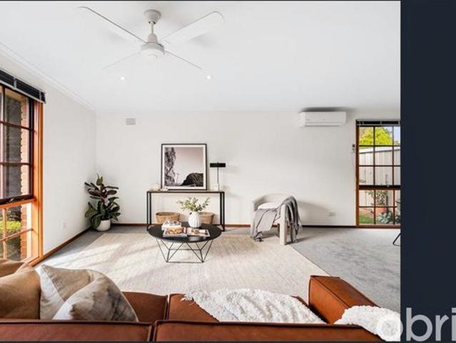 Spacious Two Bedroom Unit in a Prime Mornington Location