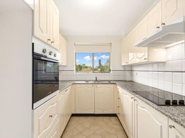 SPACIOUS TWO BEDROOM UNIT IN CONVENIENT LOCATION